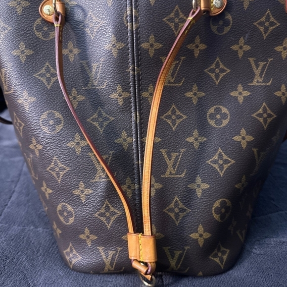 Louis Vuitton MM Neverfull - Picture 6 of 11